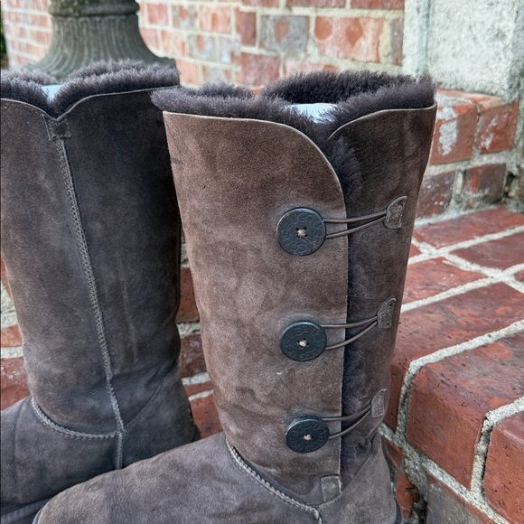 EUC Ugg Tall Boots with buttons SIZE 10 - Picture 2 of 7